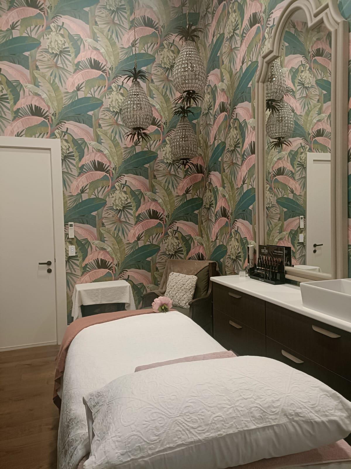Rozell's Nails & Beauty Studio