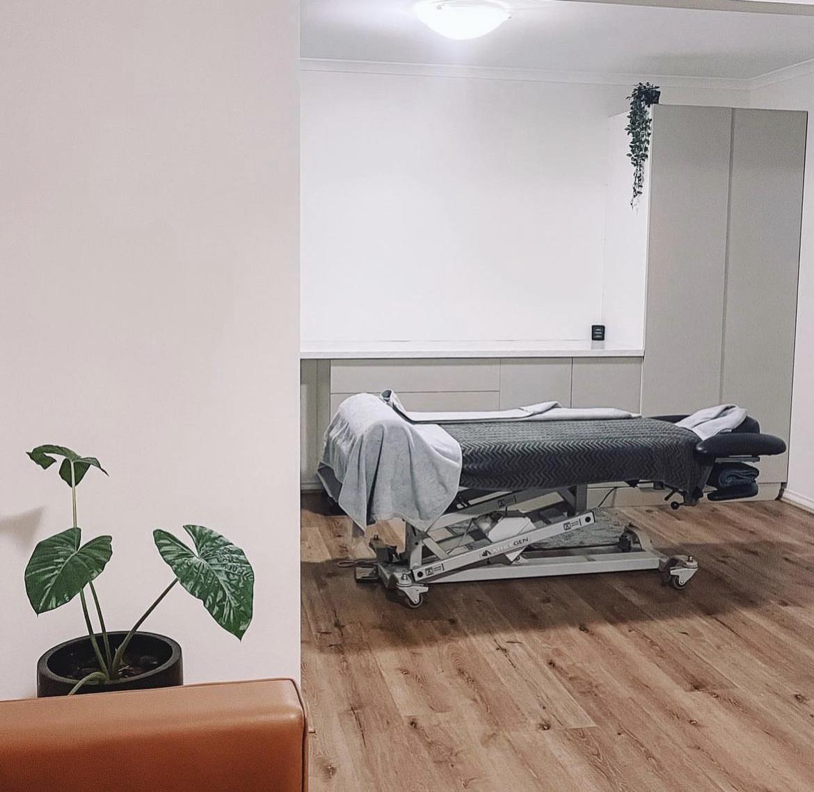 MJ    MASSAGE    AND    BEAUTY