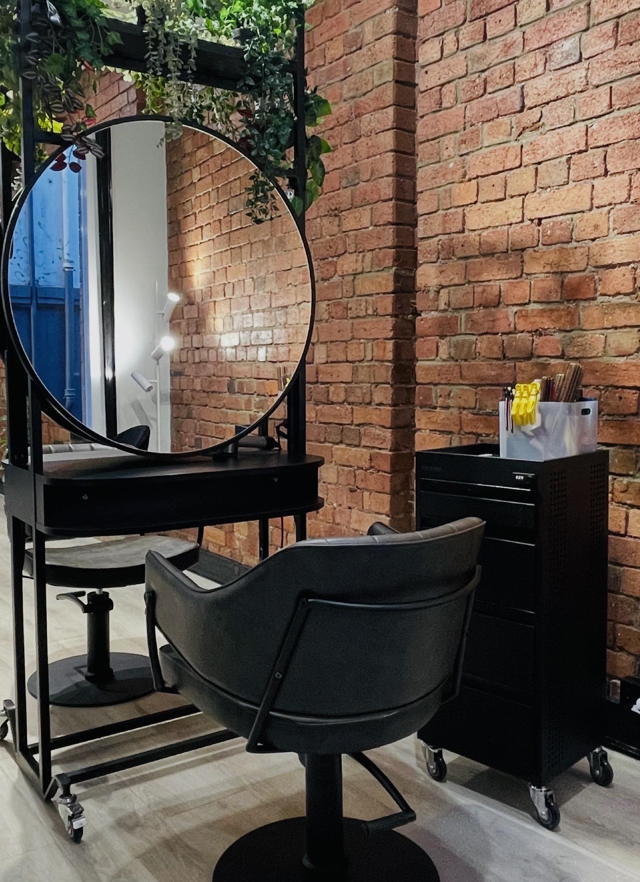 SALON A BY K